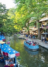 SanAntonio_RiverWalkTexasUmbrellasandGreenBoat (4).jpg